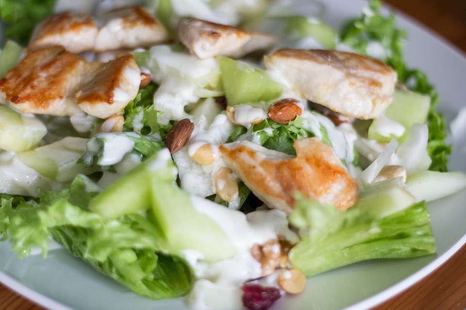 Frischer Hähnchen Salat zum Sattessen
